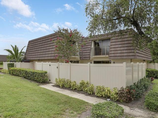 Townhouse for sale in West Palm Beach, Florida