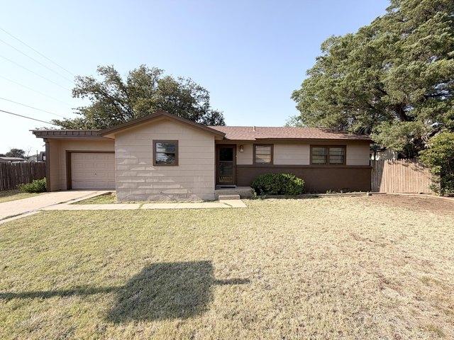 House for sale in Abernathy, Texas