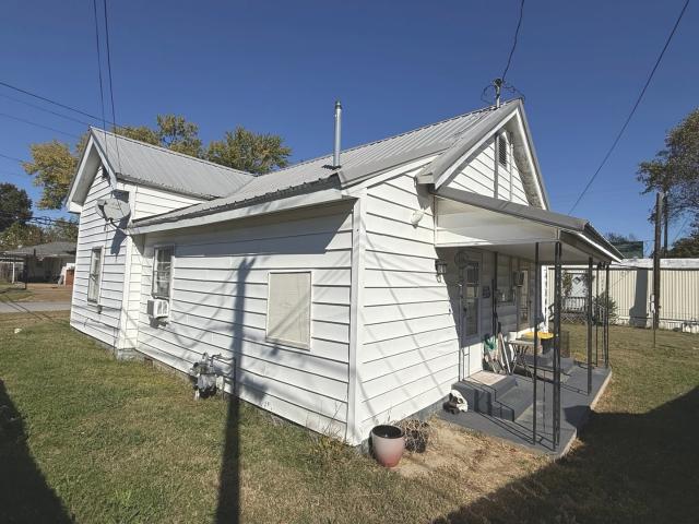 House for sale in Metropolis, Massac County
