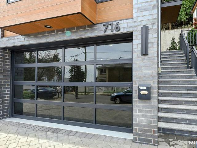 Townhouse for sale in Edgewater, New Jersey