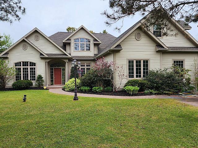 House for sale in Summerside
