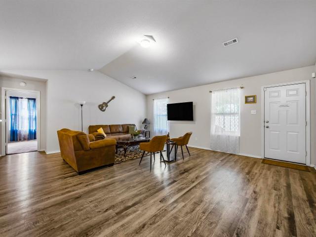 House for sale in Woodland Hills, Alexander