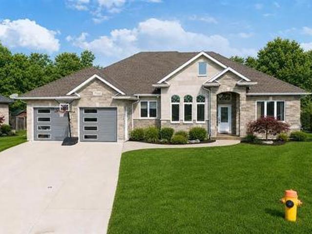 House for sale in Plympton–wyoming, Ontario