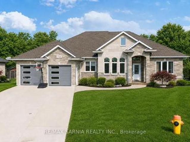 House for sale in Plympton–wyoming, Ontario
