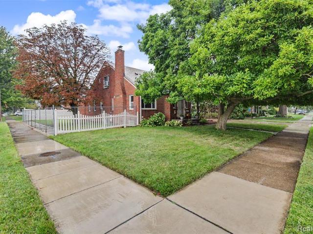 House for sale in Lincolnlawn Subdivision, Allen Park