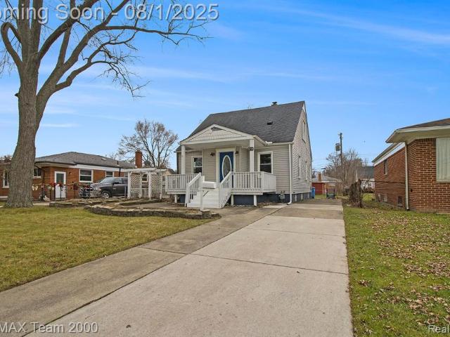 House for sale in Dearborn Heights