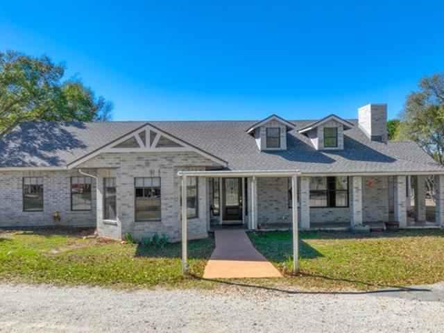 House for sale in Pipe Creek, Texas