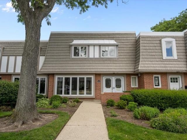 Townhouse for sale in Highland Park, Illinois