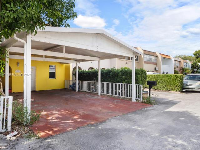 Townhouse for sale in Hialeah, Florida