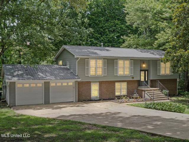 House for sale in Nesbit, Mississippi