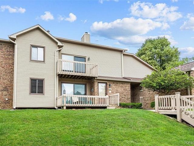 Condo for sale in West Bloomfield, Michigan