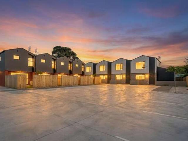 Townhouse for sale in Heathcote, Canterbury