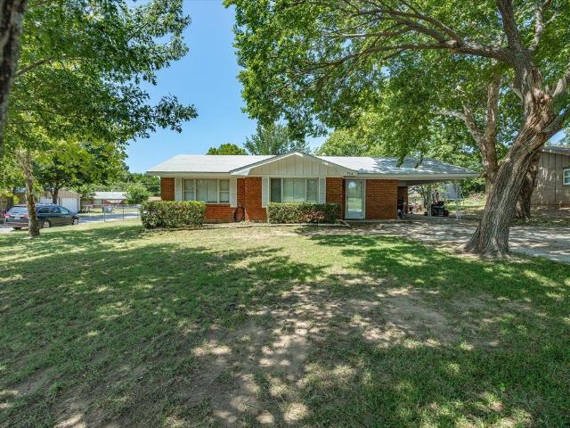 House for sale in Bowie, Texas