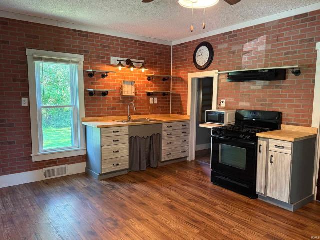 House for sale in Medaryville, Indiana