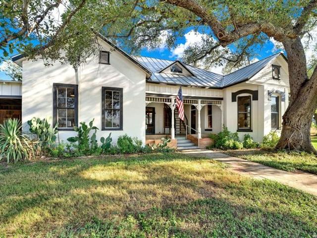 House for sale in D'Hanis, Medina County