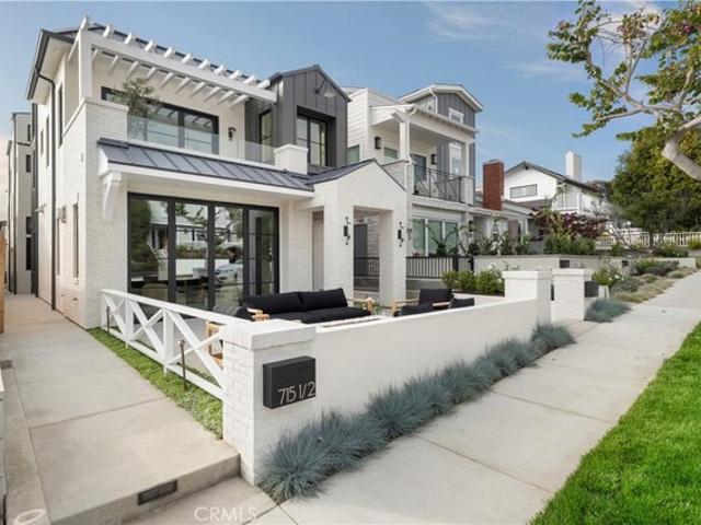 Condo for sale in Corona Del Mar, California