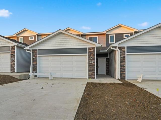 Townhouse for sale in Shadow Creek Townhomes, Norwalk