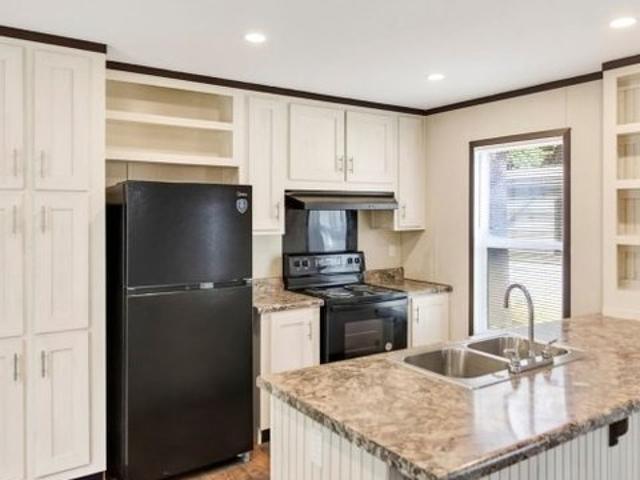House for sale in Ponderosa Manor Mobile Home Park, Elizabethtown