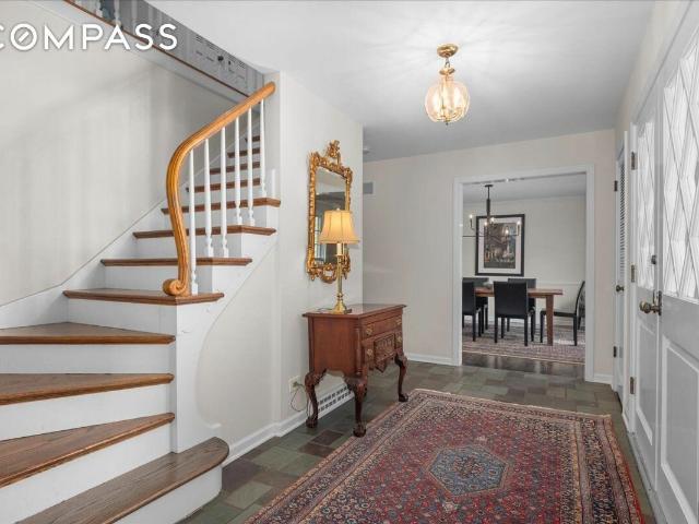 House for sale in Lake Forest