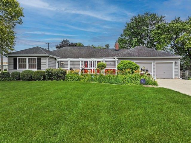 House for sale in Mchenry, Illinois