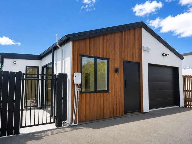 Townhouse for sale in Chaslands, Canterbury