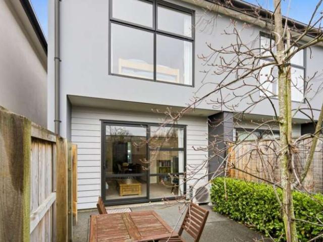 Property for sale in Saint Albans, Canterbury