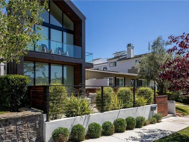 Condo for sale in Corona Del Mar, California