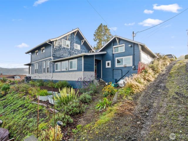 House for sale in South Bend, Washington