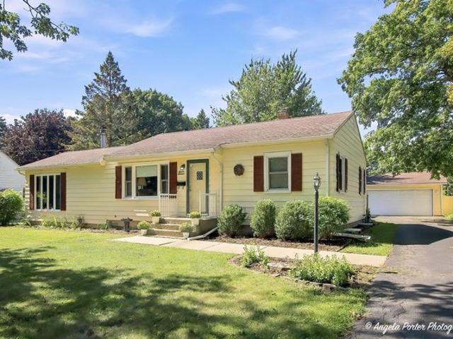 House for sale in Winthrop Harbor, Illinois