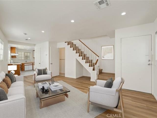 Townhouse for sale in Canoga Park, California