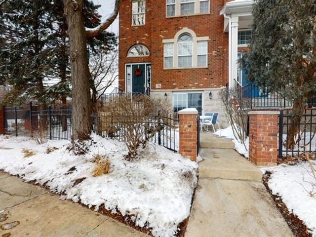 Townhouse for sale in Naperville, Illinois