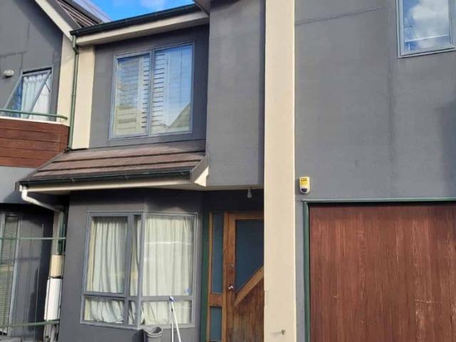 Townhouse for rent in Heathcote, Canterbury