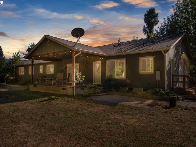 House for sale in Cottage Grove, Lane County