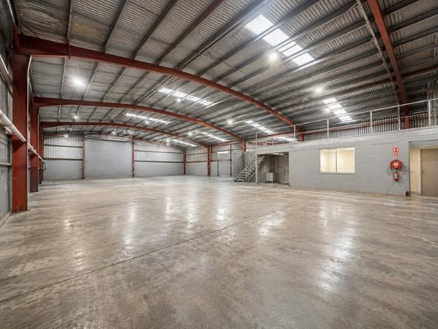 Warehouse for rent in Toombul, Queensland
