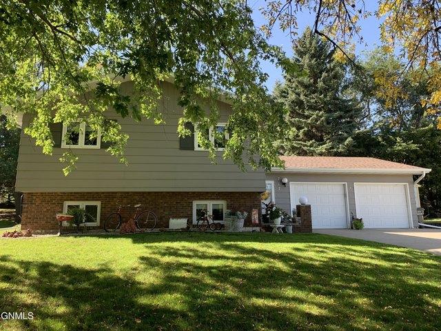 House for sale in Jamestown, North Dakota