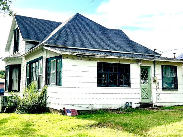 House for sale in Monett, Barry County