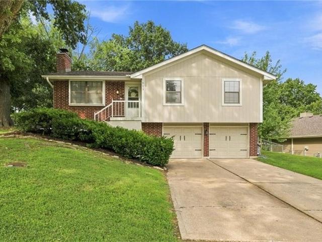 House for sale in Blue Springs, Missouri