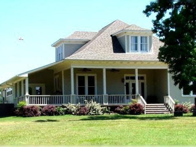 House for sale in Henderson, Texas