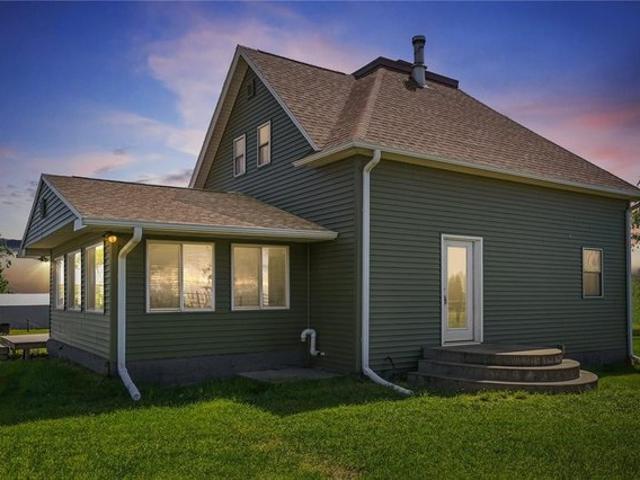 House for sale in Newhall, Iowa