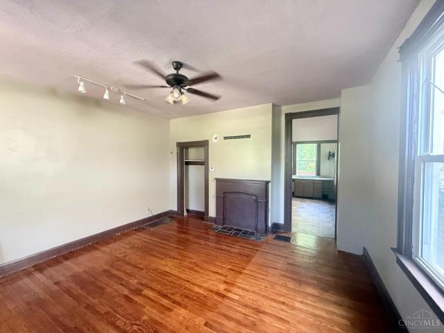 House for sale in Avondale, Roselawn