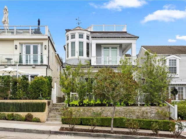 Condo for sale in Corona Del Mar, California