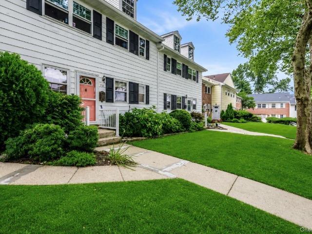 Condo for sale in Bohemia, New York