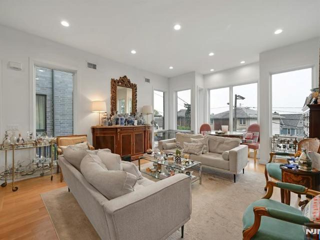 Townhouse for sale in Edgewater