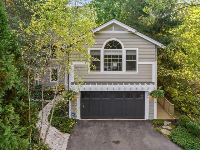House for sale in Lake Bluff, Lake County