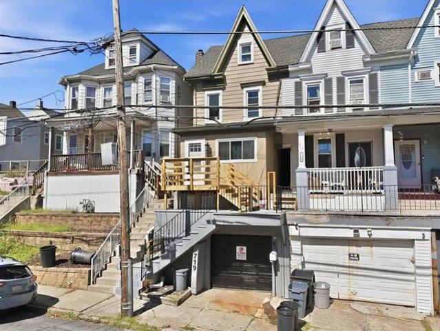 Townhouse for sale in Downtown, Easton