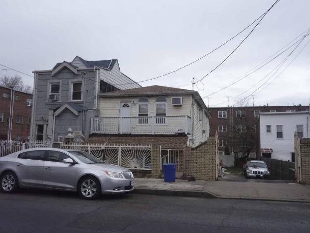Townhouse for sale in Arverne, New York
