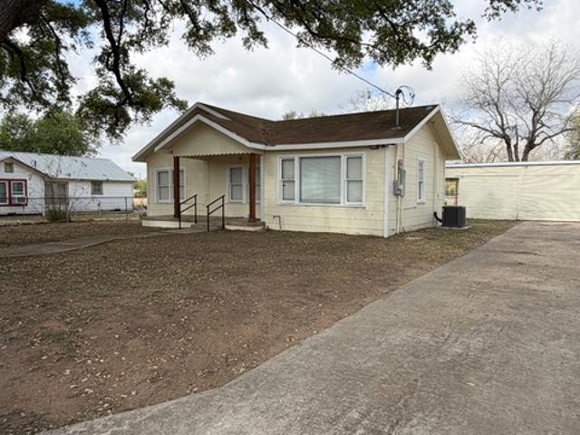House for sale in Poteet, Texas