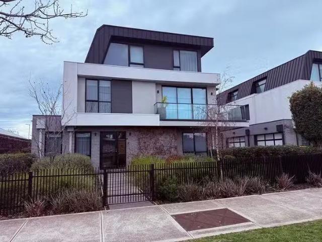 House for rent in Airport West, Victoria