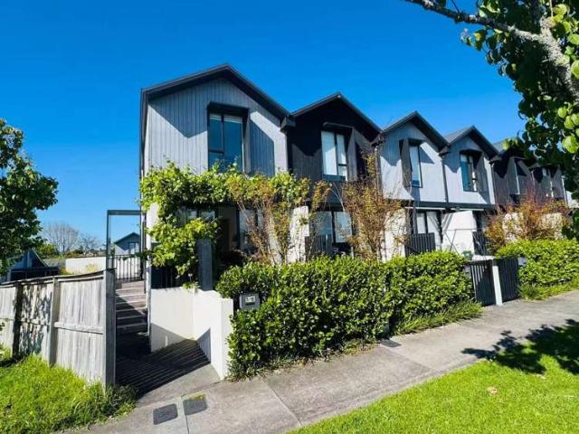 Townhouse for rent in Avondale, Whau