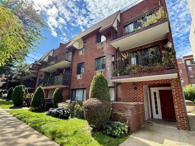 Condo for sale in Fresh Meadows, New York